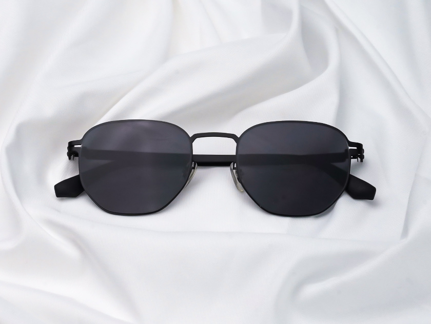 Colt - Oval Black Sunglasses For Men & Women
