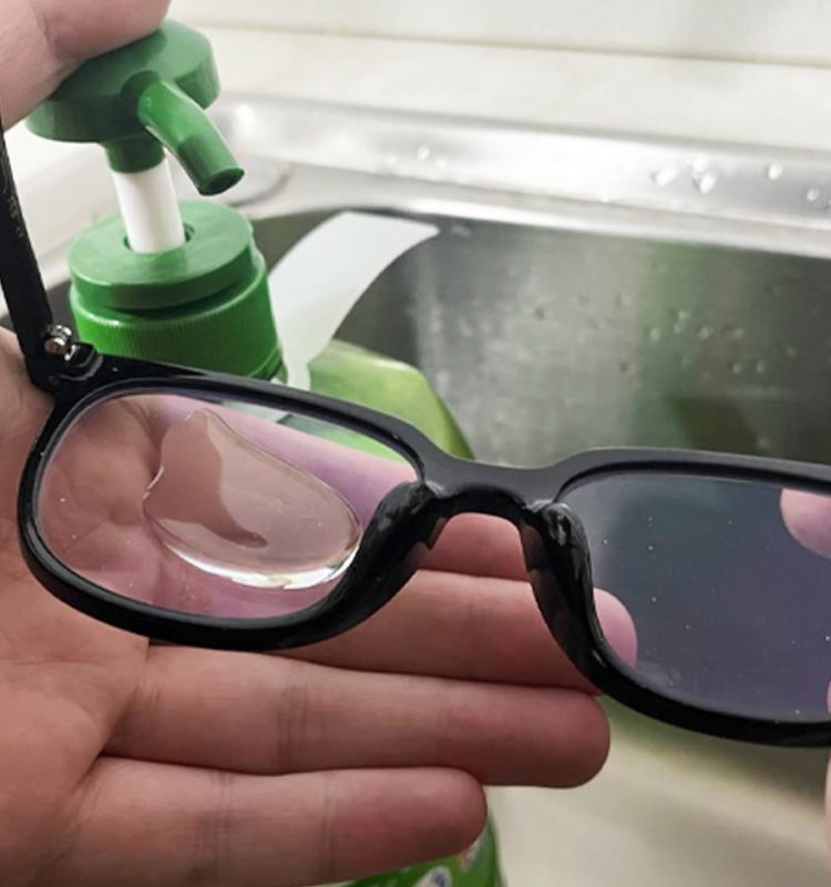Removing Scratches From Glasses: Easy How-To Guide