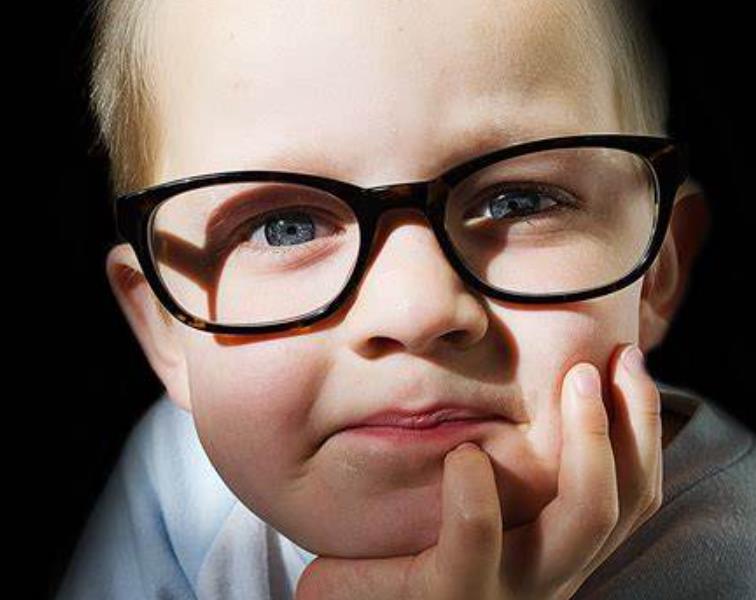 How to choose the right eyeglasses for children