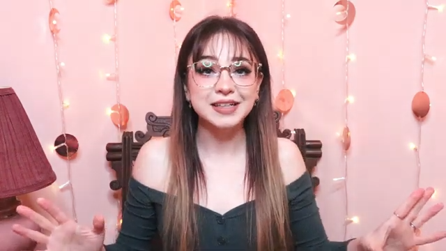 Zoe wearing Frode classic tortoiseshell square glasses, featuring a tortoiseshell pattern printed on sturdy metal frames and clear anti-reflective lenses, described as lightweight for comfortable wear.