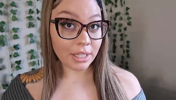 Tianna Brown in Lensmart Persia tortoiseshell glasses, achieving a 'sexy librarian' style as shared in her haul.
