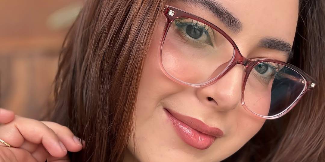 Gradient Red Nirvi Glasses - Rectangle Glasses