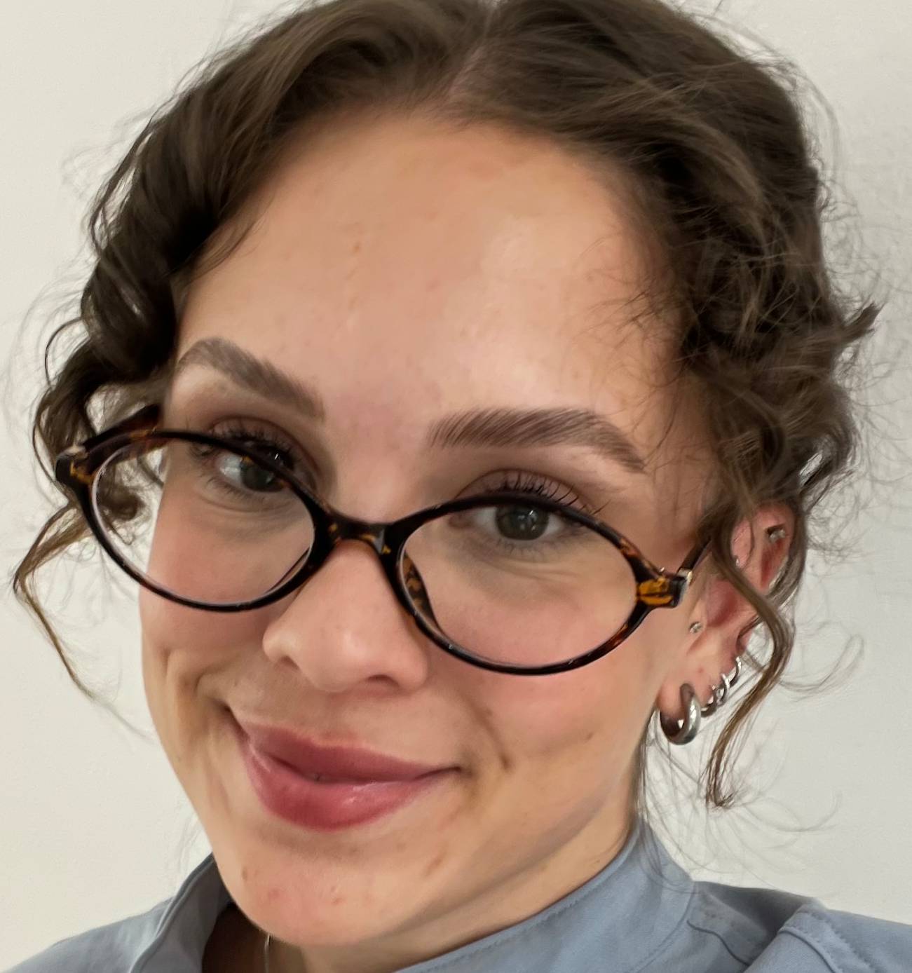 Geek Chic vs. Y2K: Which Oversized Glasses Vibe Fits You?
