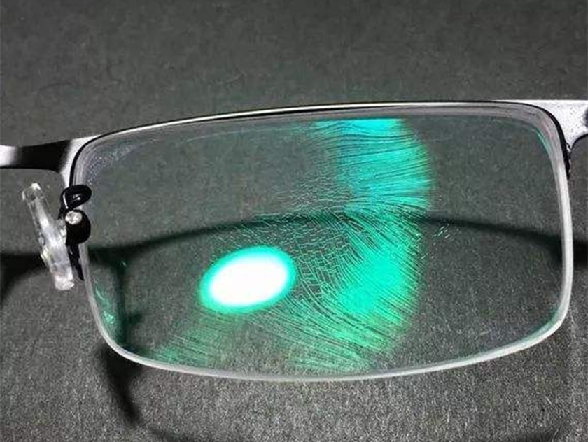 How to remove scratches from glasses: dos and don'ts | Lensmart Online