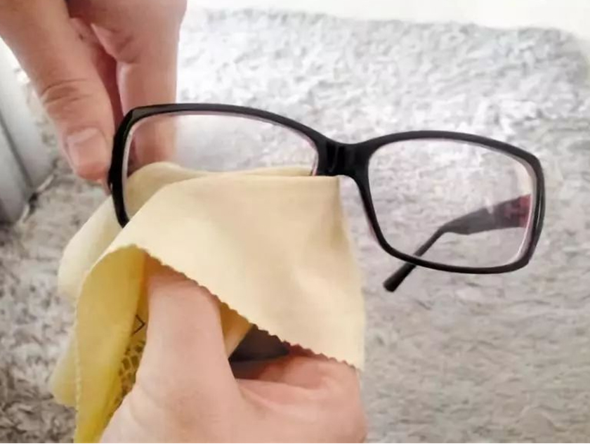 Best Way to Remove Scratches from Eyeglasses and Sunglasses Lenses Using  Toothpaste 