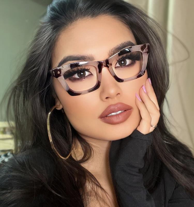 Kylie Jenner's Oversized Thin Eyeglasses: Shop the Look