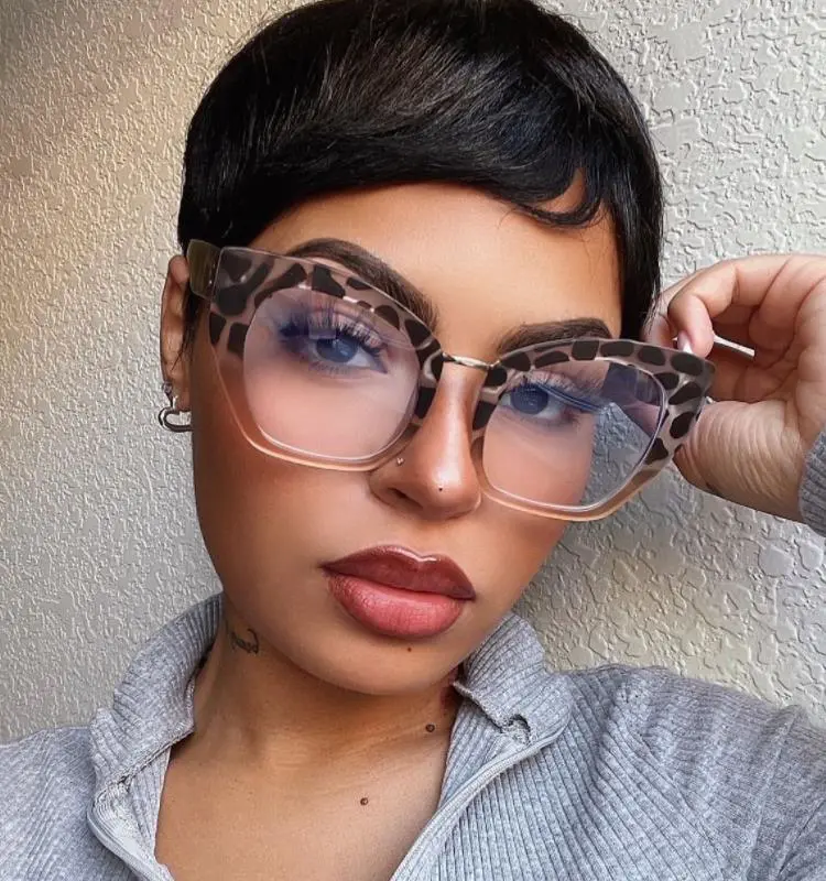 Oversized glasses explained: are they in style?